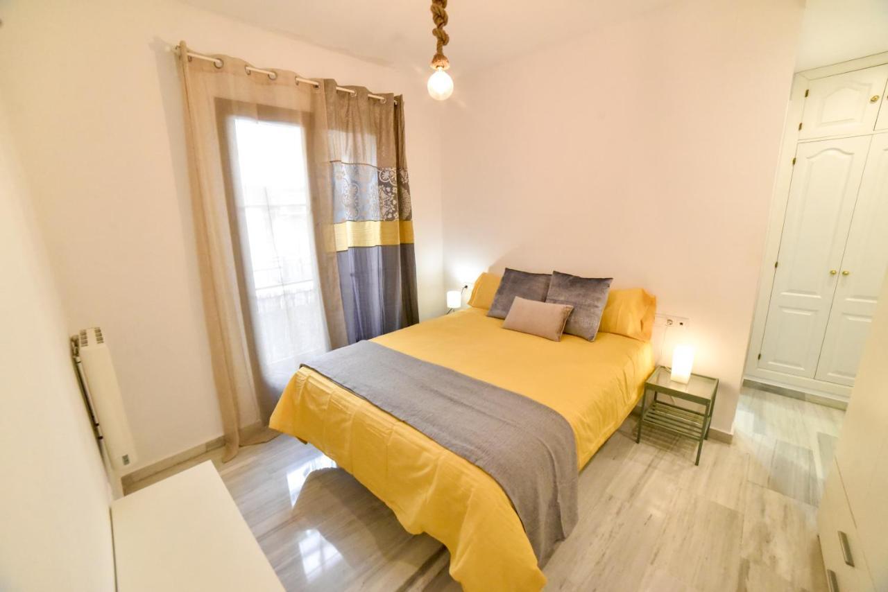 New! City Centre Apartment Seville Luaran gambar