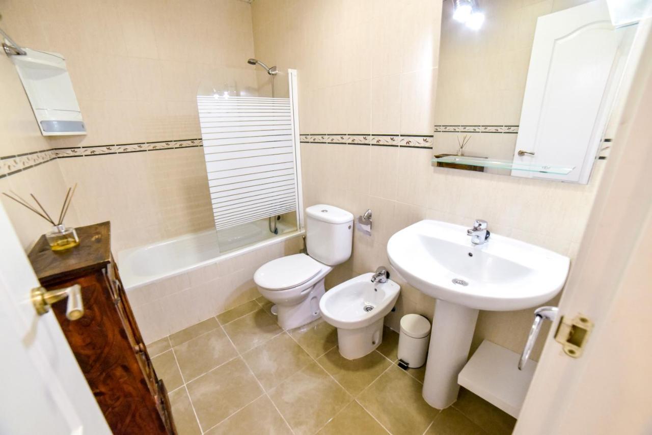 New! City Centre Apartment Seville Luaran gambar